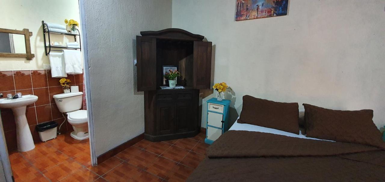 Parrot House Bed & Breakfast Antigua Exterior photo