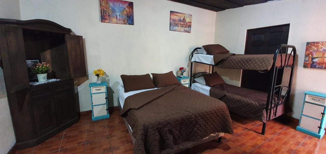 Parrot House Bed & Breakfast Antigua Exterior photo